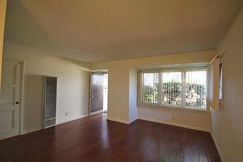 3rd image of 833 W Huntington Dr