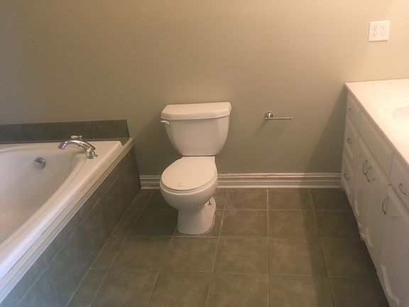 2nd image of 104 Farm St