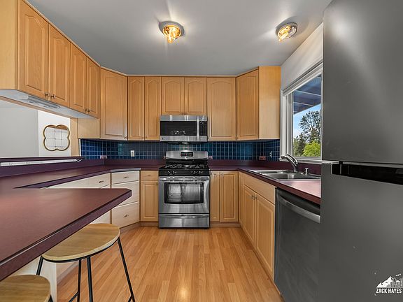 4th image of 4071 Macinnes St