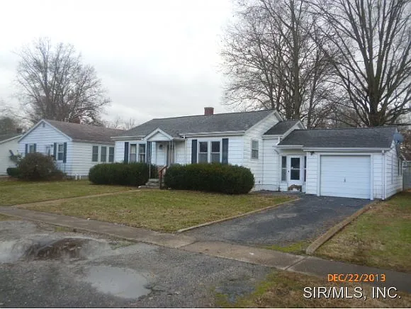 1020 W Poplar St photo 1