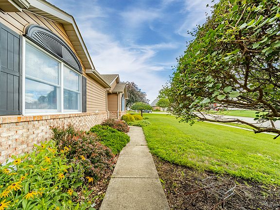3rd image of 621 Buck Ln