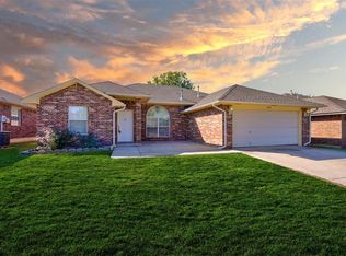 320 SW 40th St, Moore, OK 73160