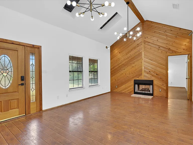 9400 Live Oak Ln — Photo 2