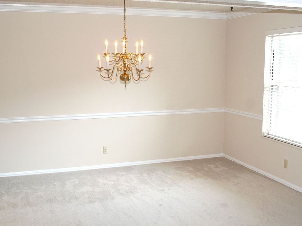 Formal Dining Room w/Plenty of Space to Entertain!