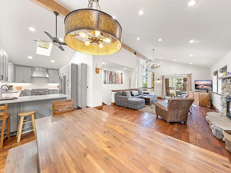 9833 Yacht St — Photo 14