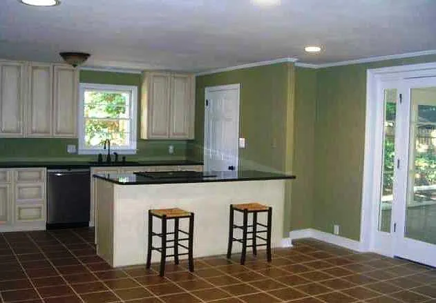 106 Hawkins Dr — Photo 4