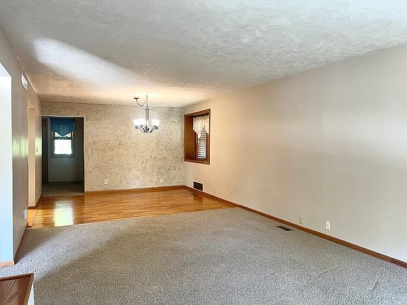 4th image of 6418 Aylesworth Ave