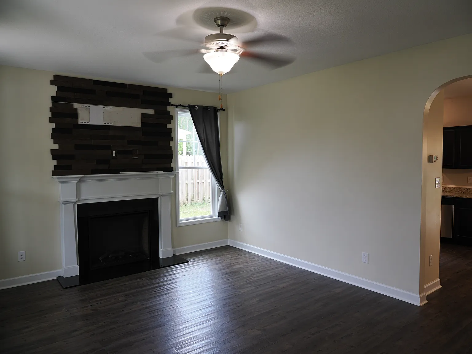 4 bed, 2.5 bath, 1706 sqft, $2,500 — Photo 4
