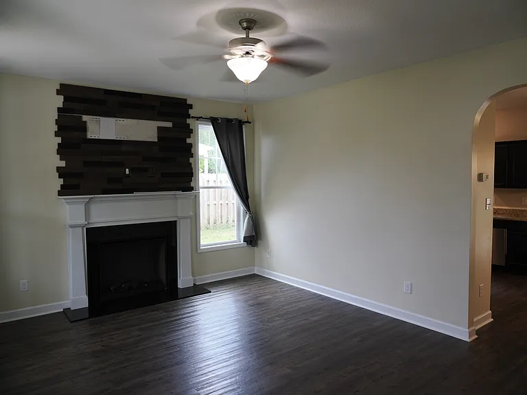 611 Winfall Dr — Photo 4