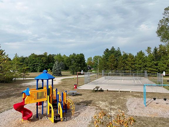 5th image of 137 Bell Dr