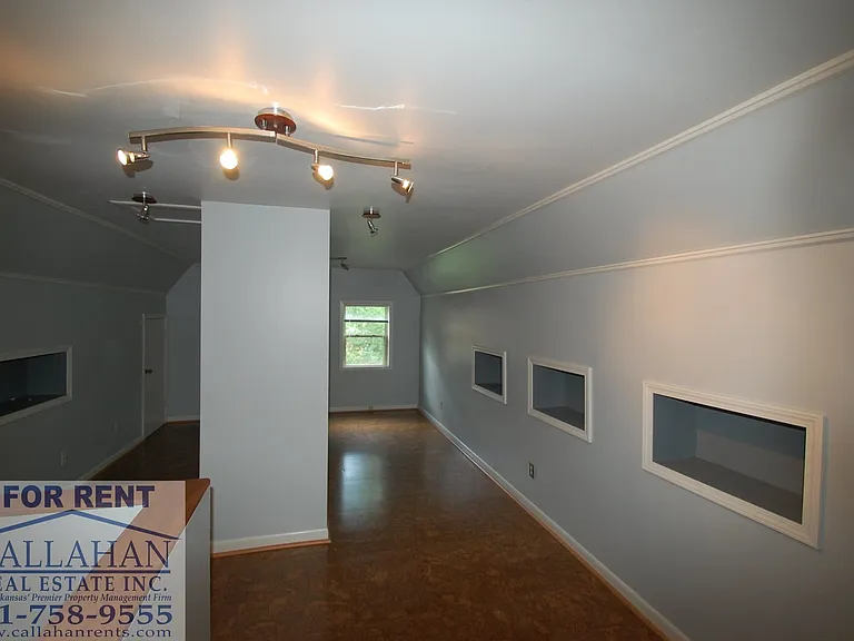 917 Skyline Dr — Photo 9