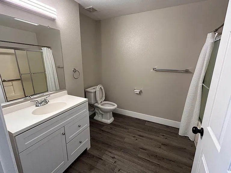 175 N Pollasky Ave #106 — Photo 2