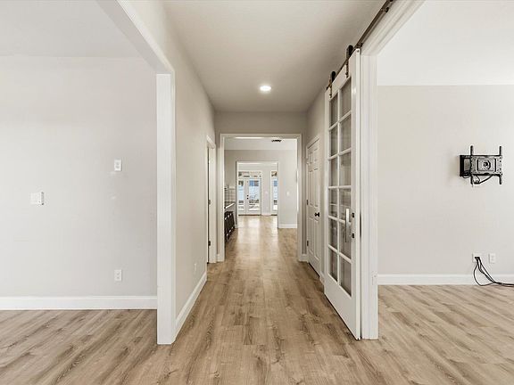 4th image of 3733 Longfellow Rd