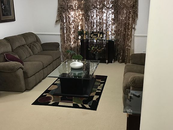 4th image of 2611 King George St