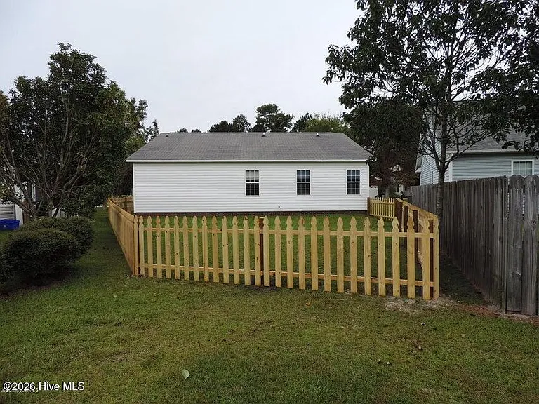 105 Monterey Cir — Photo 14