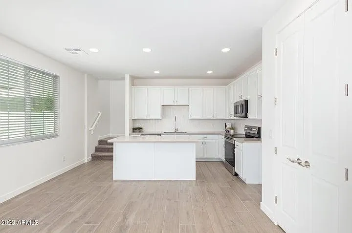 5556 S Keene — Photo 4