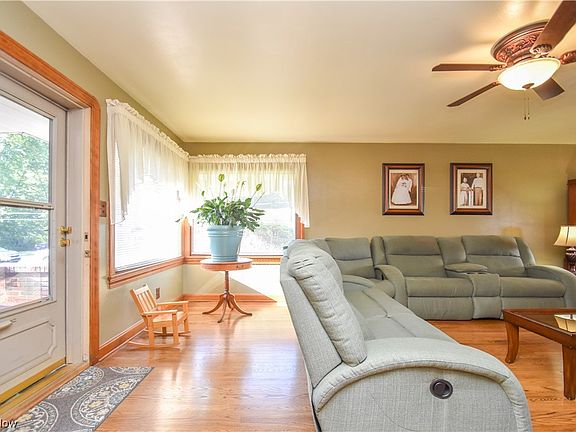5th image of 755 Crestview Dr