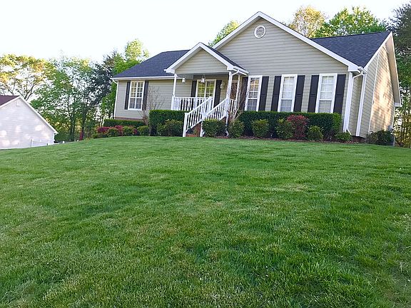 3rd image of 396 Ashley Dr