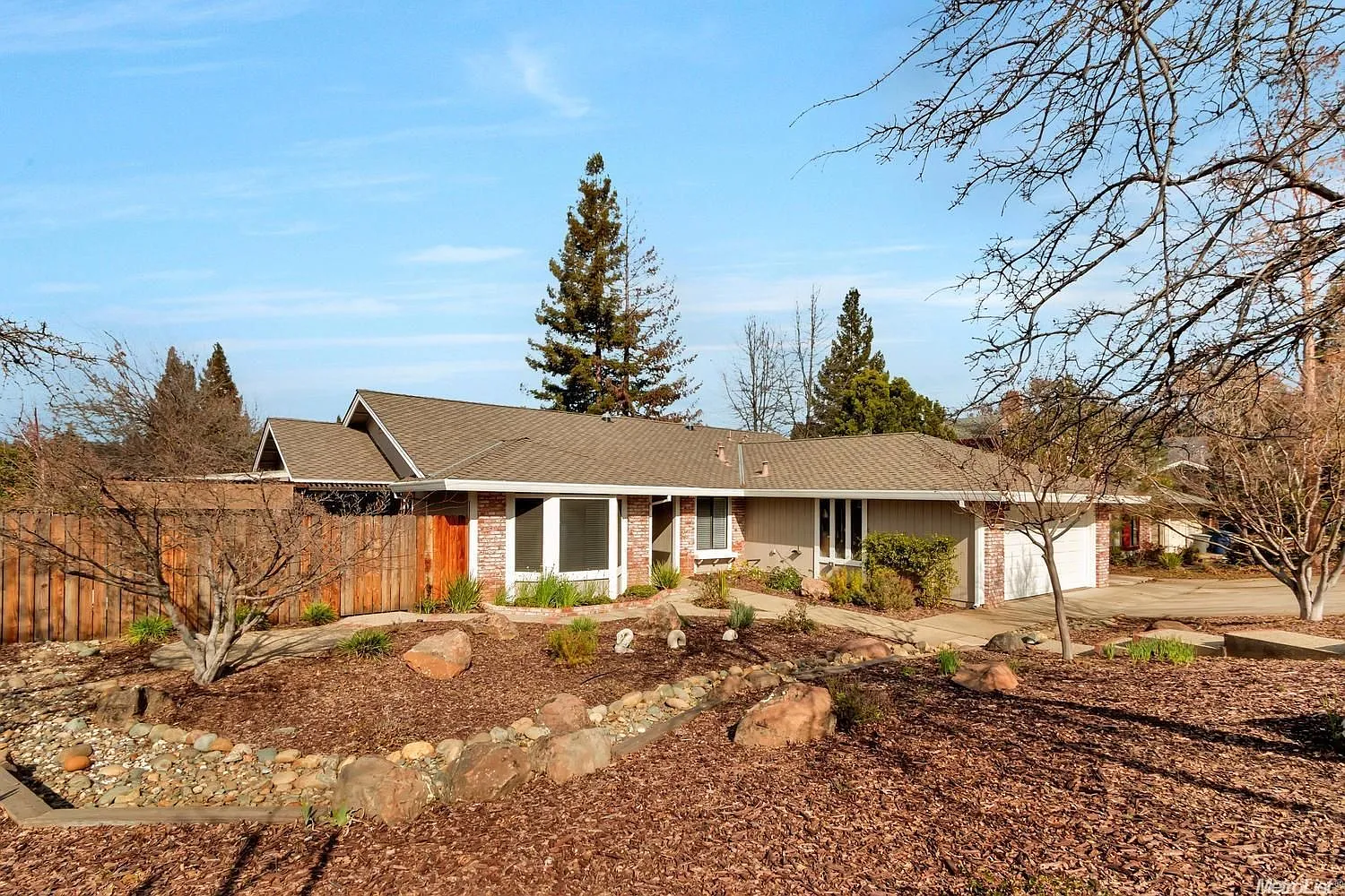 300 Flower Dr photo 1