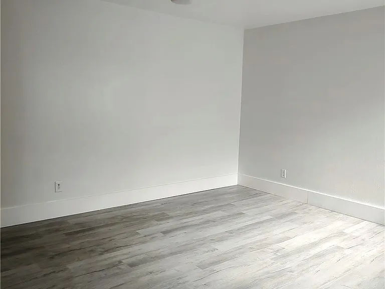 4614 Grand Dr #2 — Photo 21