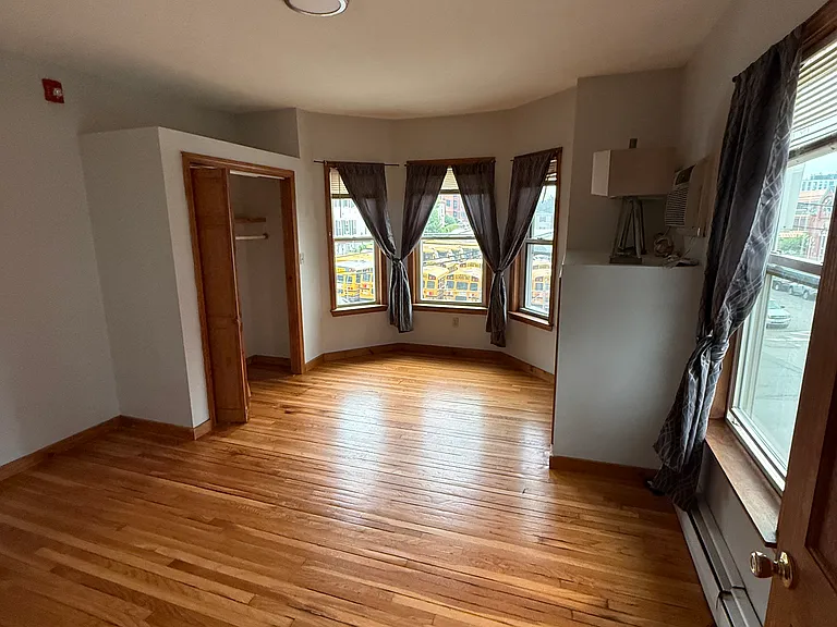 555 Essex St #3 — Photo 4
