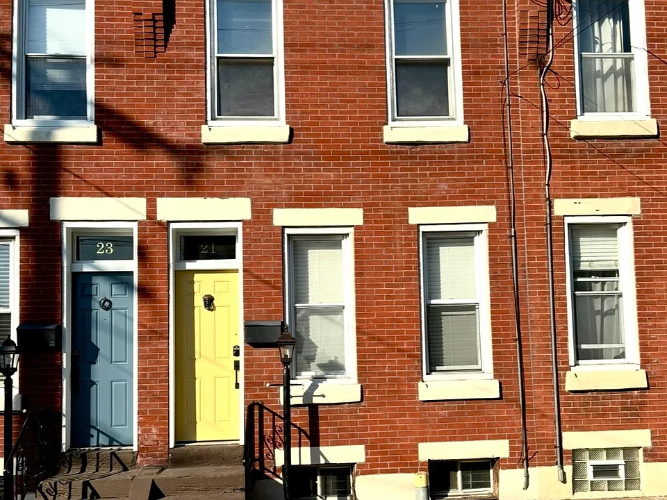 21 E Oxford St