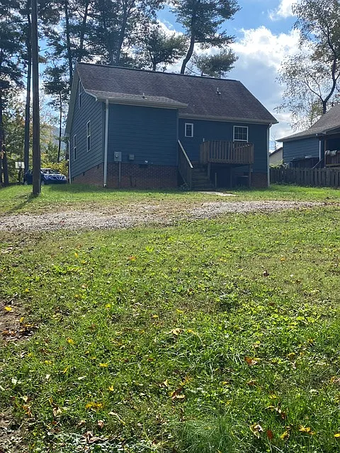 3 bed, 1.5 bath, 1150 sqft, $2,000 — Photo 3
