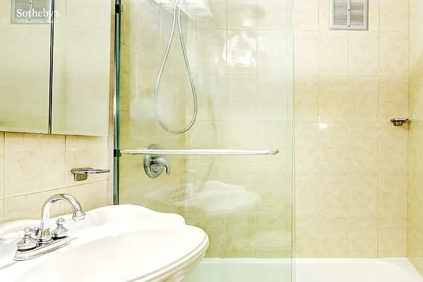 Rented by Sotheby's International Realty | media 70