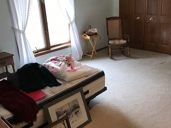 5th image of 157 Deerfield Cir
