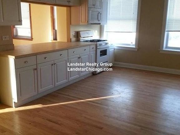 4th image of 2863 W Fullerton Ave #3A