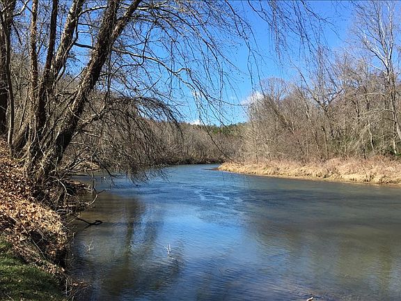 5th image of 224 River Dr