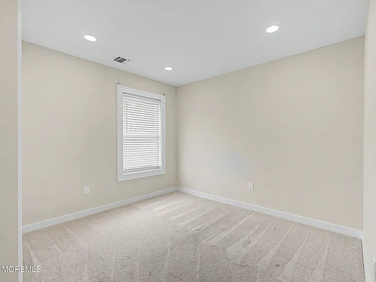 152 Center Ave — Photo 10
