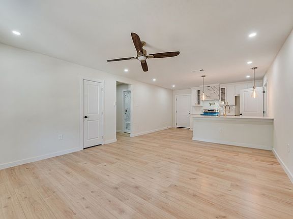 5th image of 312 Calgary Rd