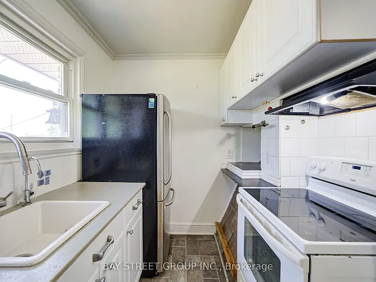 1421 Old Green Ln — Photo 19