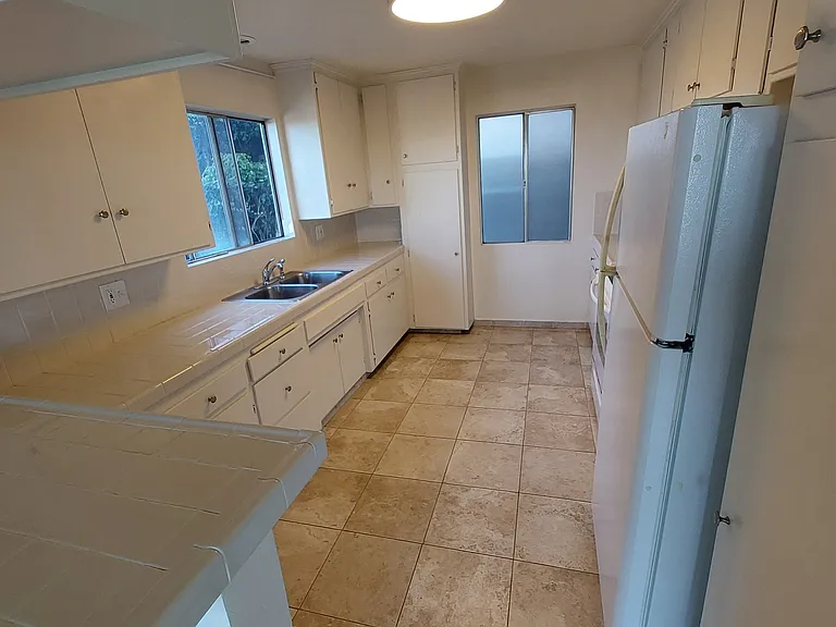 663 W 29th St #3 — Photo 7