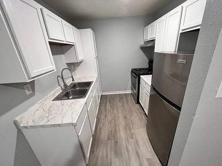 1105 New Laredo Hwy #202 — Photo 1