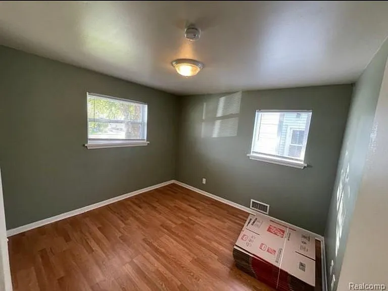 47 E Barrett Ave — Photo 10