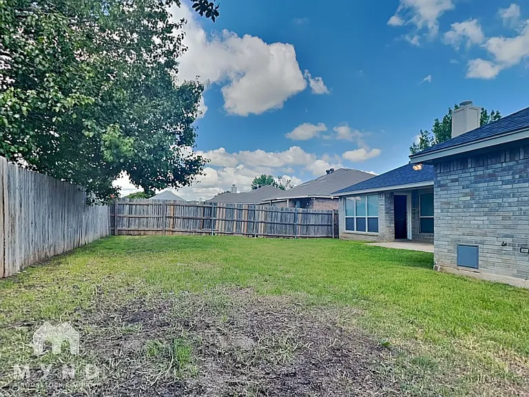 521 Denise St — Photo 27