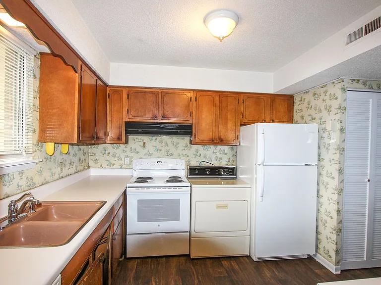 2351 Champion Ct — Photo 5