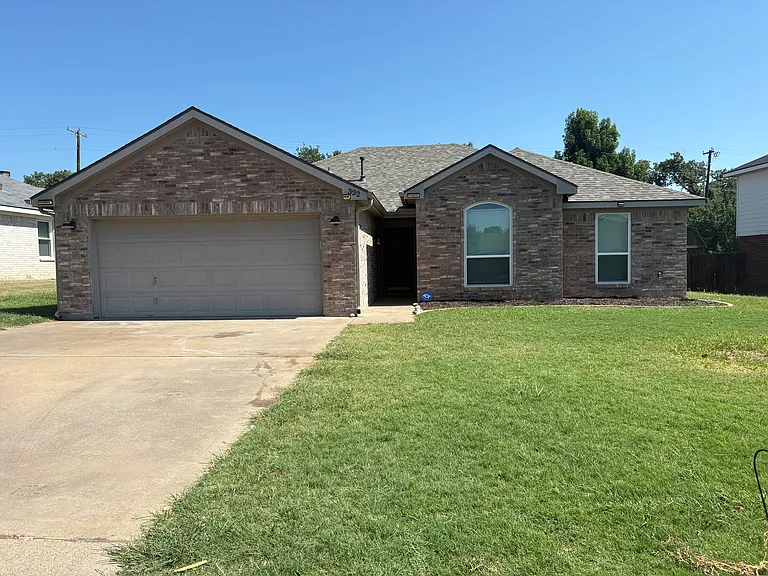 322 Dalhart Dr — Photo 1