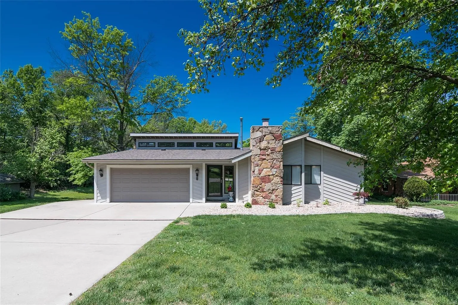 721 E Lake Dr photo 1