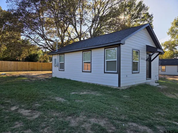 2435 Waterwood Dr, Chandler, TX 75758