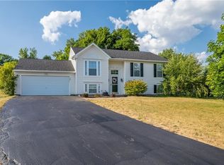 12 Butterfly Ln, West Henrietta, NY 14586