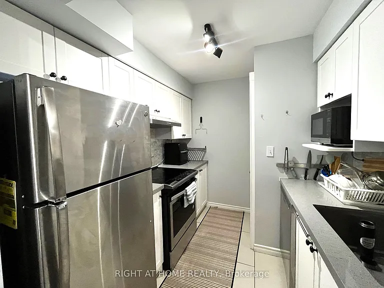3 Pemberton Ave #401 — Photo 9