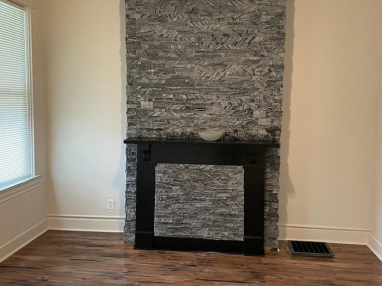 640 Middle Ave — Photo 6