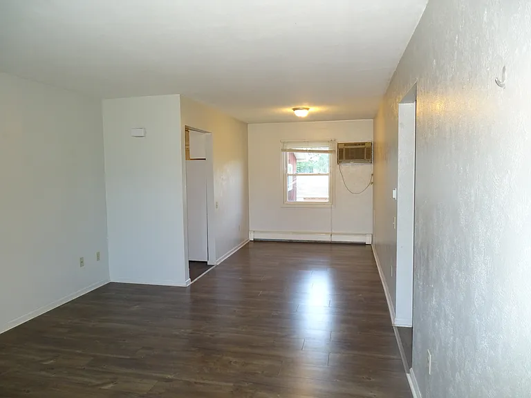 307 E Coomer St #8 — Photo 5