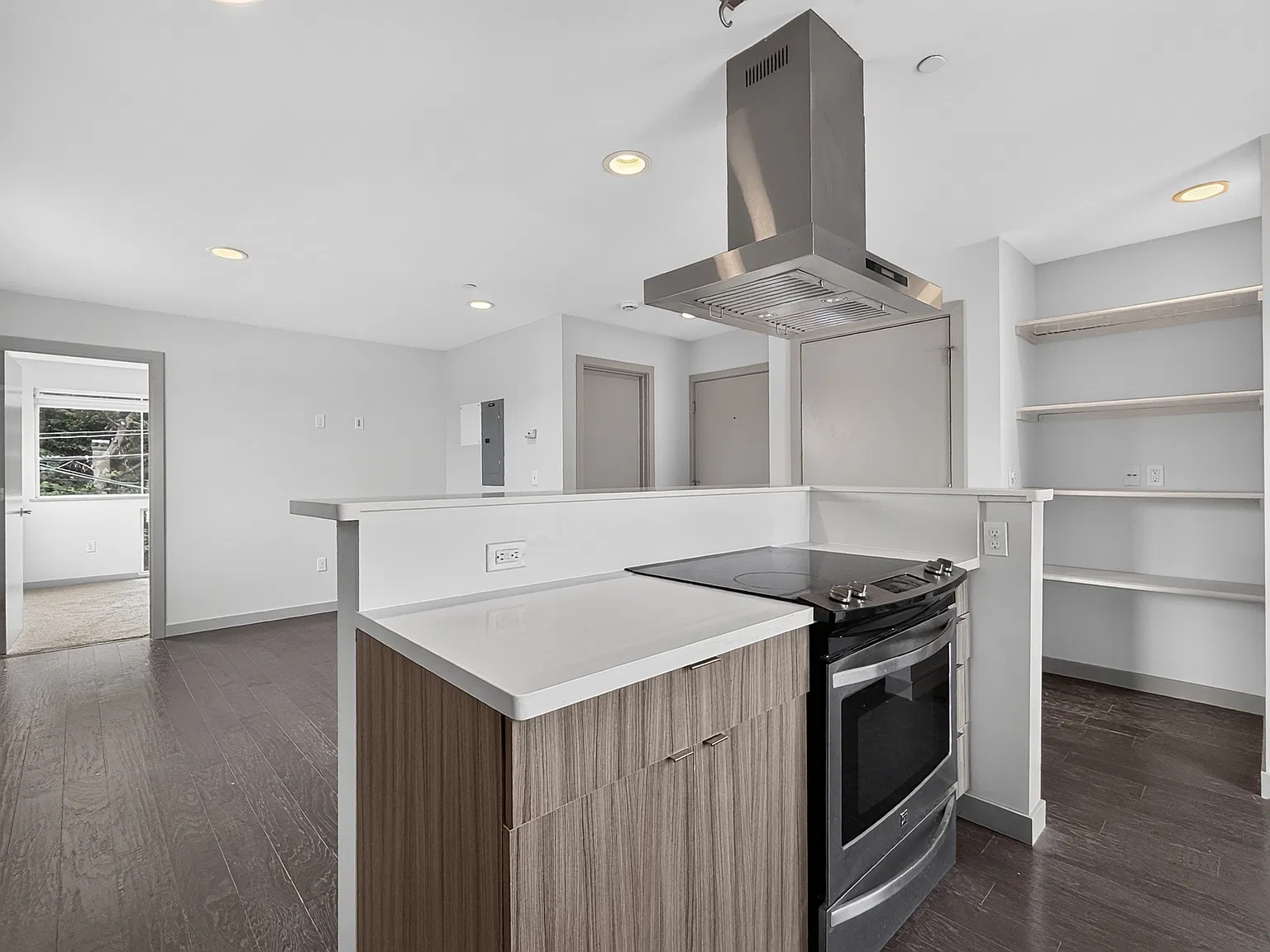 2110 W Dravus St — Photo 3