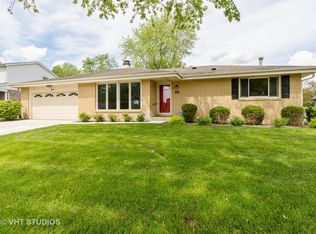 411 N Beck Rd, Lindenhurst, IL 60046