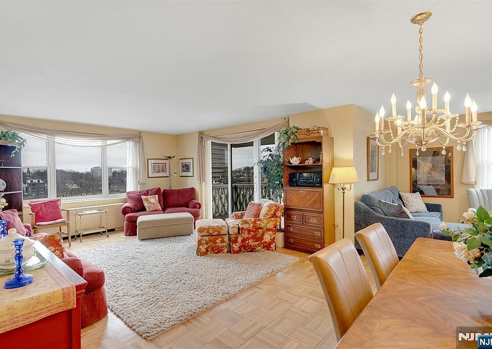 1st image of 2000 Linwood Ave APT 5A