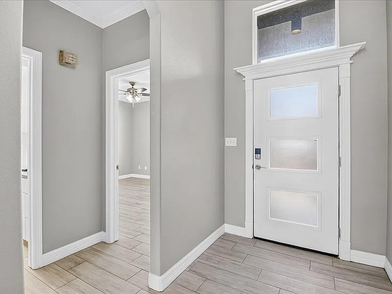 6718 Stuyvesant Ct — Photo 4